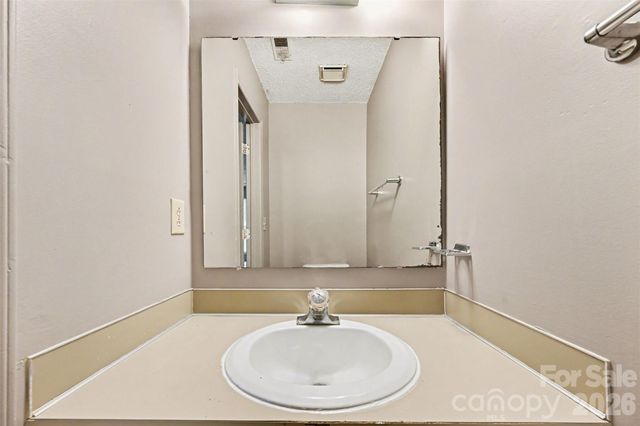 4033 Briarhill Drive, Charlotte, NC 28215