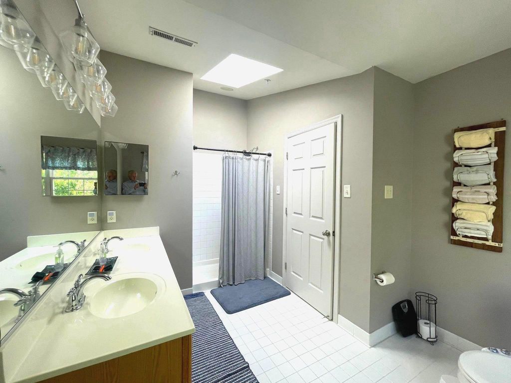 Image 11 of property listing at 626 TROUT RUN CT, Odenton, MD 21113