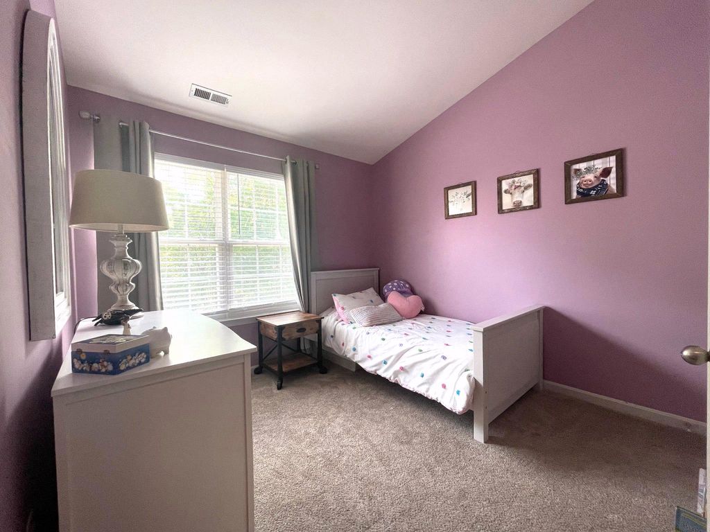 Image 12 of property listing at 626 TROUT RUN CT, Odenton, MD 21113
