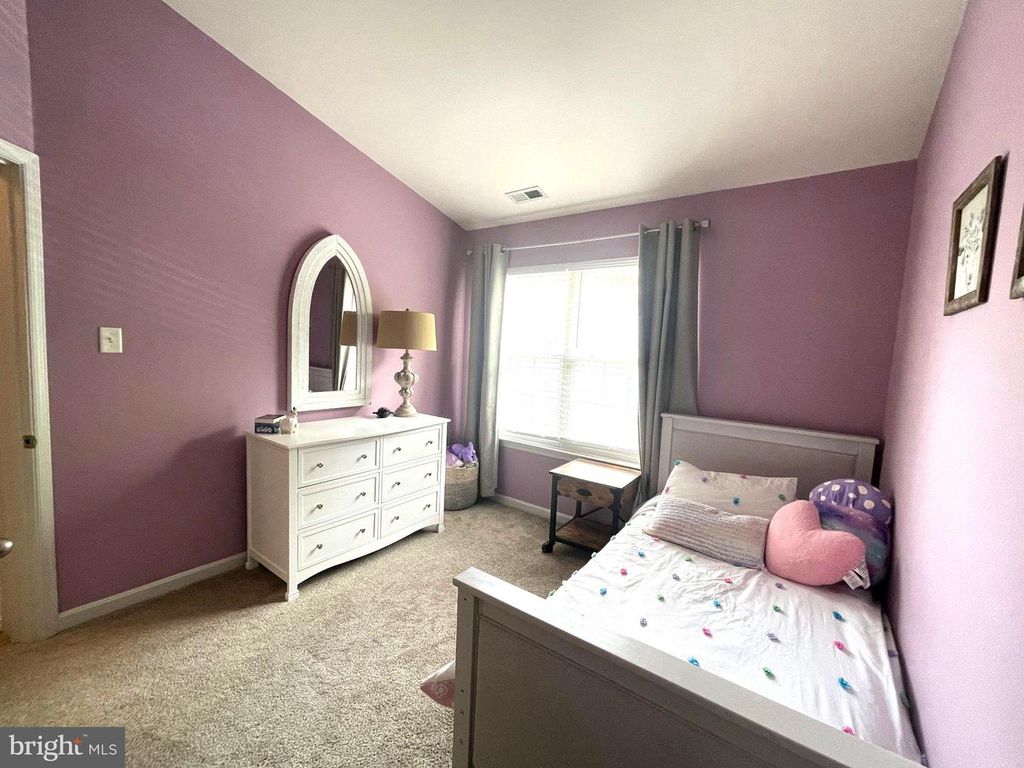 Image 13 of property listing at 626 TROUT RUN CT, Odenton, MD 21113