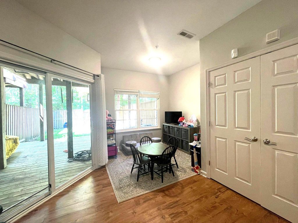 Image 18 of property listing at 626 TROUT RUN CT, Odenton, MD 21113