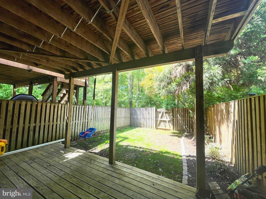 Image 20 of property listing at 626 TROUT RUN CT, Odenton, MD 21113