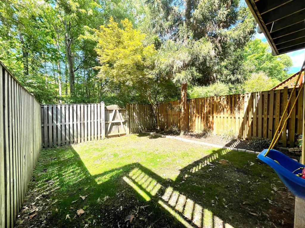 Image 21 of property listing at 626 TROUT RUN CT, Odenton, MD 21113