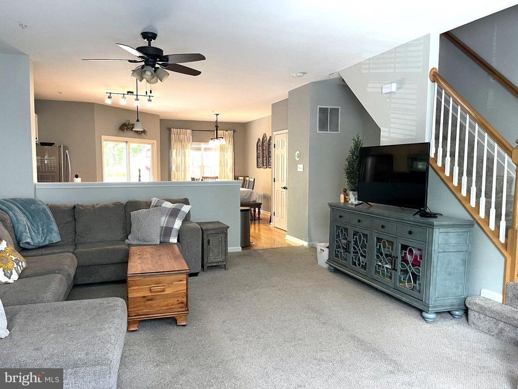 Image 6 of property listing at 626 TROUT RUN CT, Odenton, MD 21113