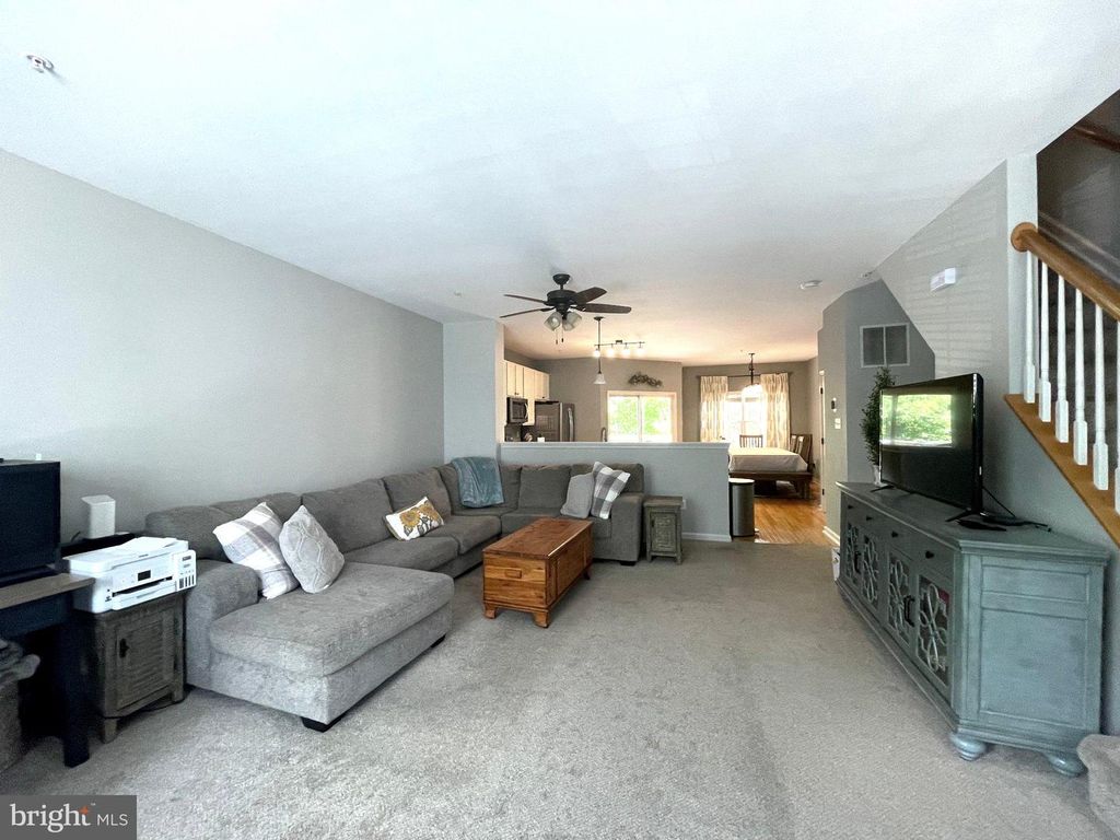 Image 7 of property listing at 626 TROUT RUN CT, Odenton, MD 21113