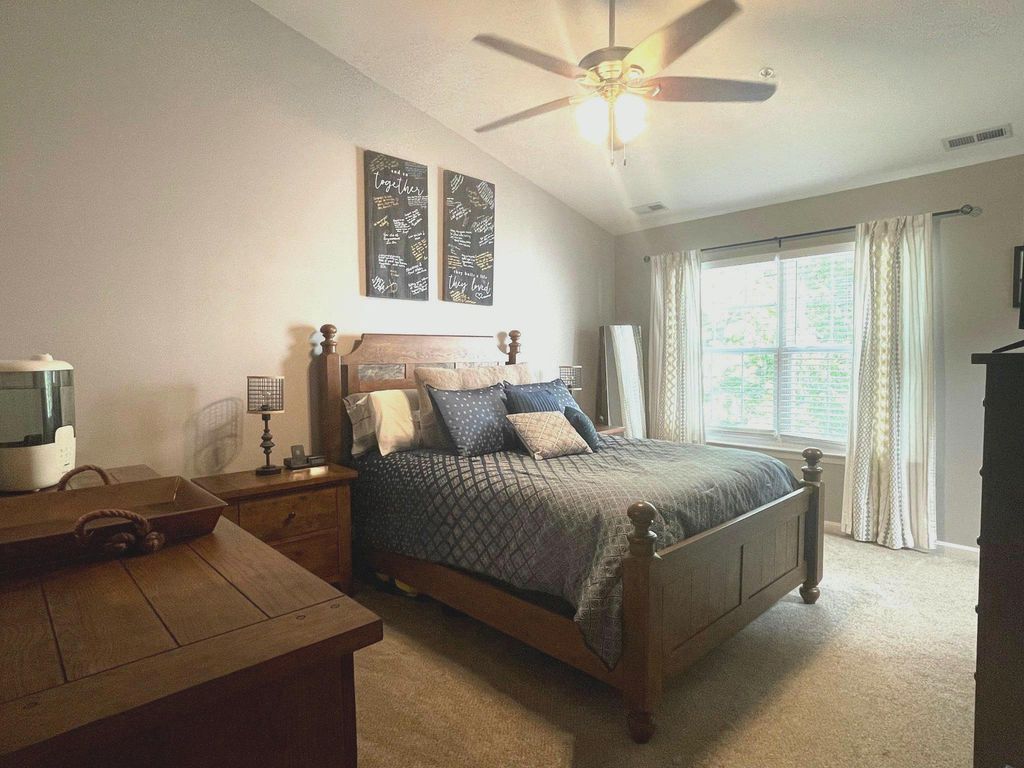 Image 8 of property listing at 626 TROUT RUN CT, Odenton, MD 21113