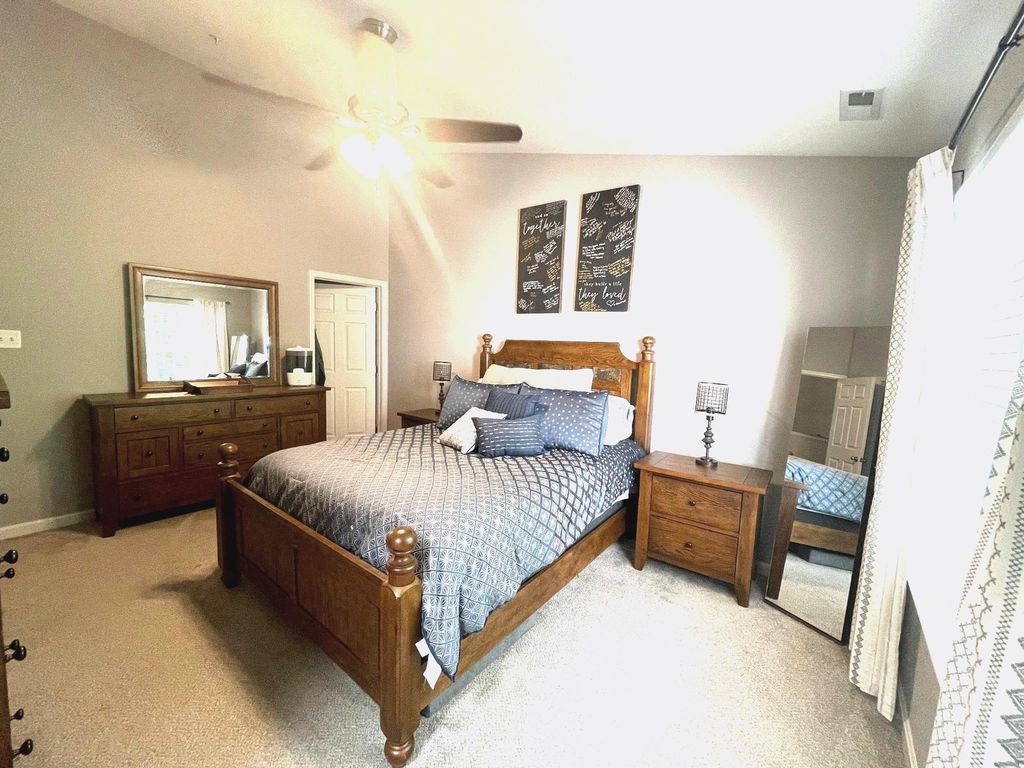 Image 9 of property listing at 626 TROUT RUN CT, Odenton, MD 21113