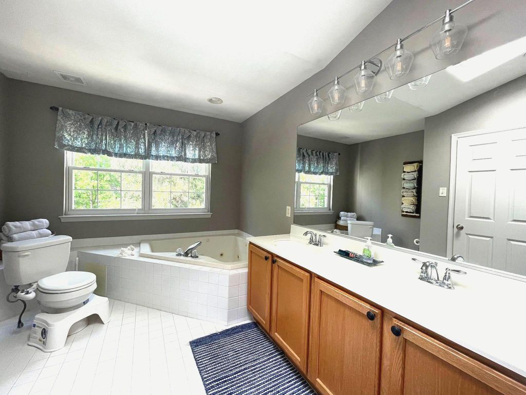 Image 10 of property listing at 626 TROUT RUN CT, Odenton, MD 21113