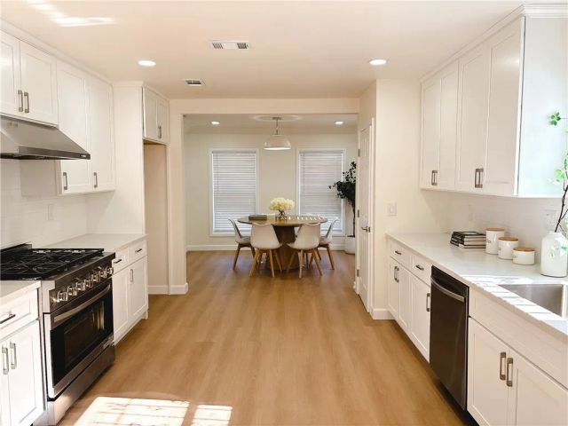 6515 Cimarron, Los Angeles, CA 90047