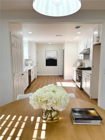 6515 Cimarron, Los Angeles, CA 90047