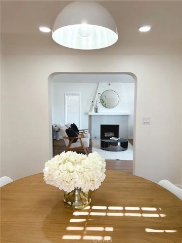 6515 Cimarron, Los Angeles, CA 90047