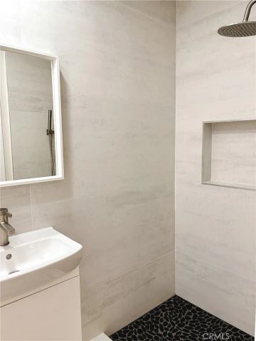 6515 Cimarron, Los Angeles, CA 90047