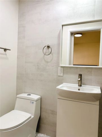 6515 Cimarron, Los Angeles, CA 90047