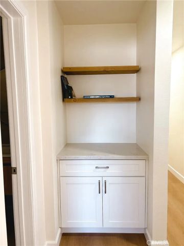 6515 Cimarron, Los Angeles, CA 90047