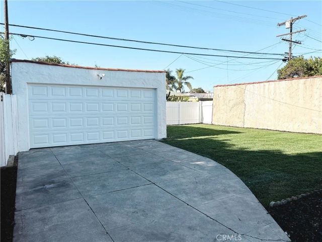 6515 Cimarron, Los Angeles, CA 90047