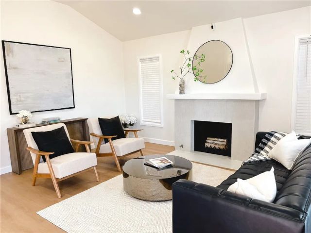 6515 Cimarron, Los Angeles, CA 90047