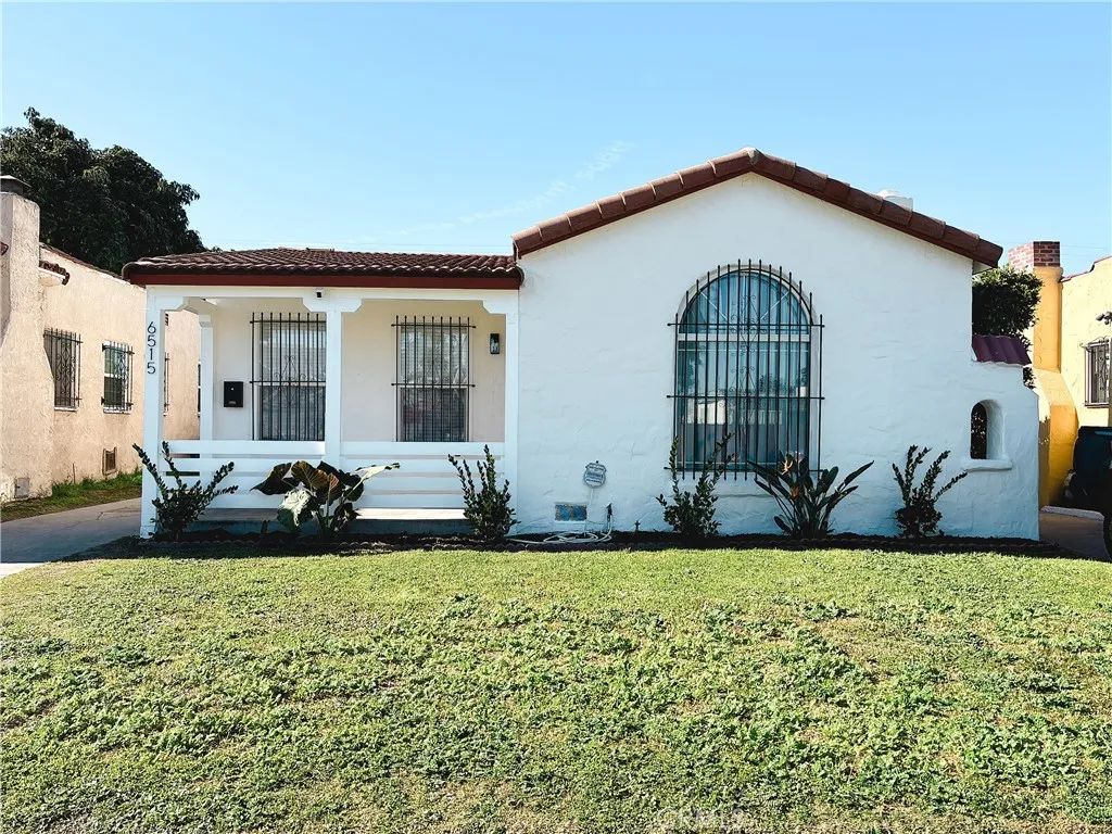 6515 Cimarron, Los Angeles, CA 90047