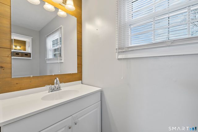 5 Faulkner Drive, East Lyme, CT 06357