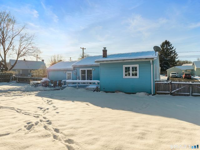 5 Faulkner Drive, East Lyme, CT 06357