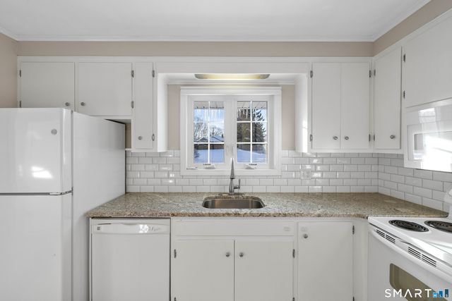 5 Faulkner Drive, East Lyme, CT 06357