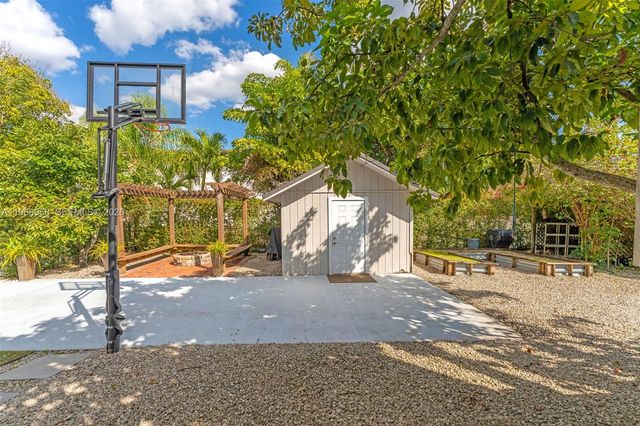 7120 SW 56th St, Miami, FL 33155