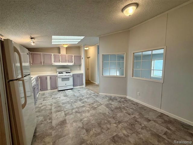 7104 Scarborough Ln., Whitmore Lake, MI 48189