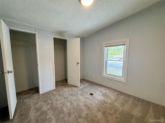 7104 Scarborough Ln., Whitmore Lake, MI 48189