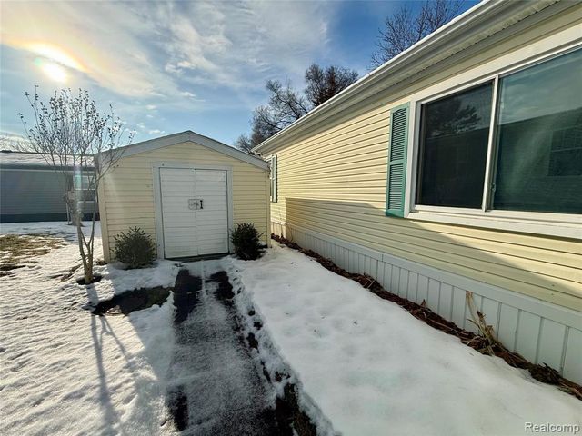 7104 Scarborough Ln., Whitmore Lake, MI 48189