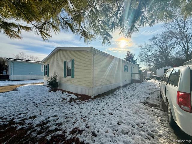 7104 Scarborough Ln., Whitmore Lake, MI 48189