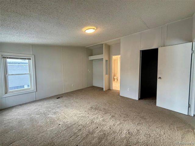 7104 Scarborough Ln., Whitmore Lake, MI 48189