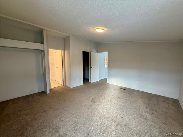 7104 Scarborough Ln., Whitmore Lake, MI 48189