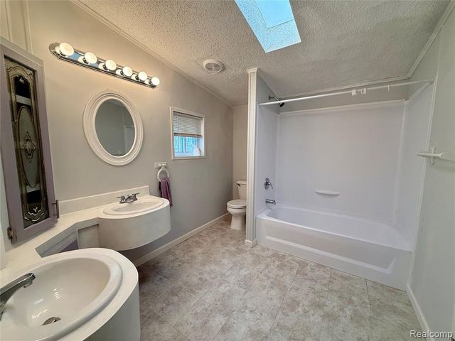 7104 Scarborough Ln., Whitmore Lake, MI 48189