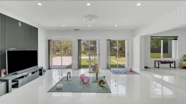 5707 White Hickory Circle, Tamarac, FL 33319