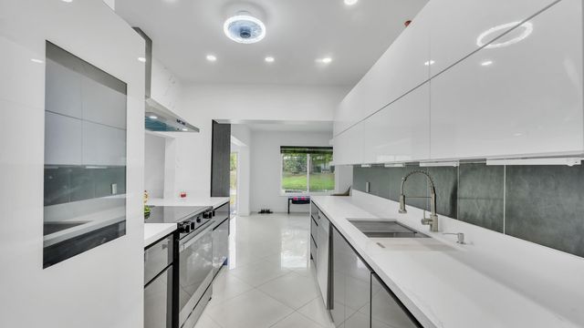 5707 White Hickory Circle, Tamarac, FL 33319