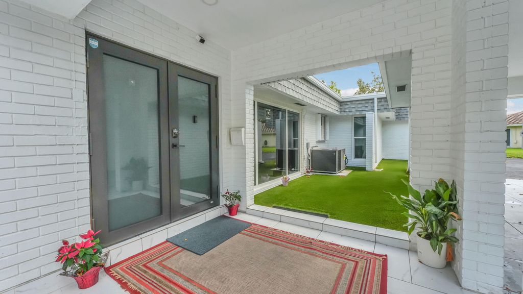 5707 White Hickory Circle, Tamarac, FL 33319