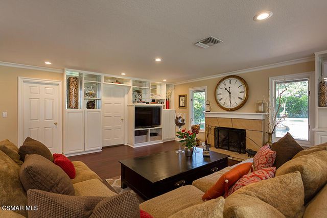 4090 Cresthaven Drive, Thousand Oaks, CA 91362