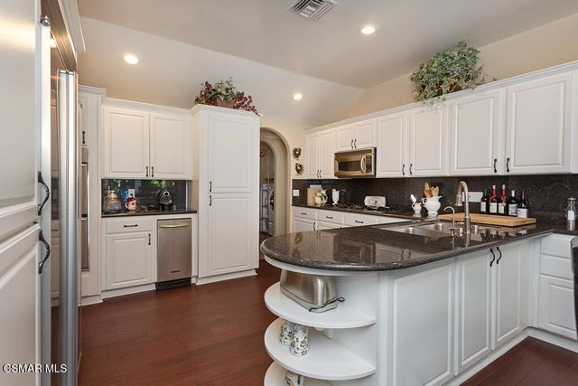 4090 Cresthaven Drive, Thousand Oaks, CA 91362