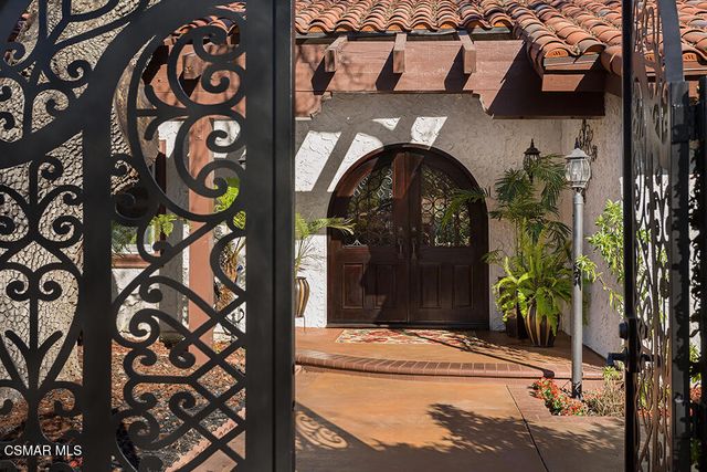 4090 Cresthaven Drive, Thousand Oaks, CA 91362