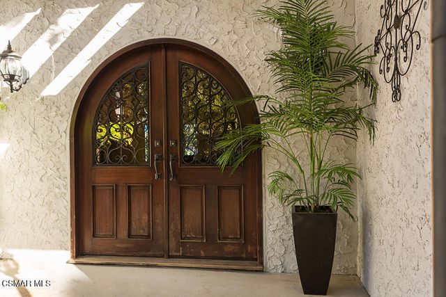 4090 Cresthaven Drive, Thousand Oaks, CA 91362