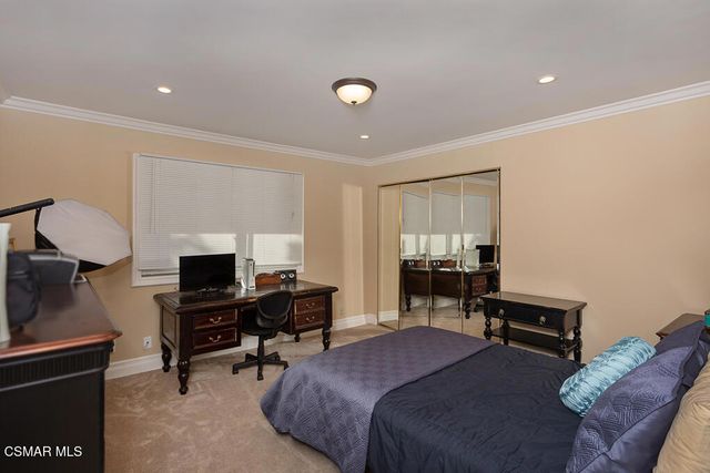 4090 Cresthaven Drive, Thousand Oaks, CA 91362