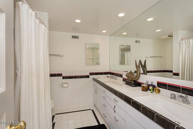 4090 Cresthaven Drive, Thousand Oaks, CA 91362