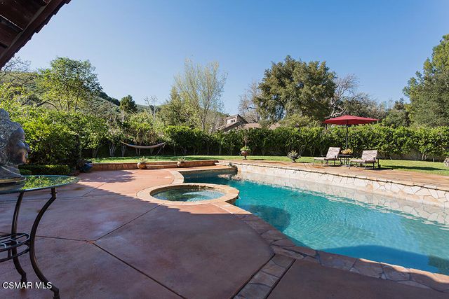 4090 Cresthaven Drive, Thousand Oaks, CA 91362
