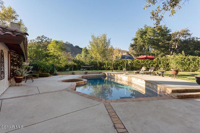 4090 Cresthaven Drive, Thousand Oaks, CA 91362