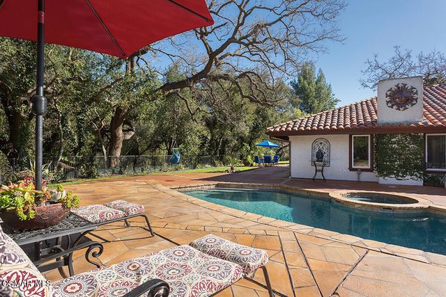 4090 Cresthaven Drive, Thousand Oaks, CA 91362