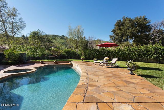 4090 Cresthaven Drive, Thousand Oaks, CA 91362