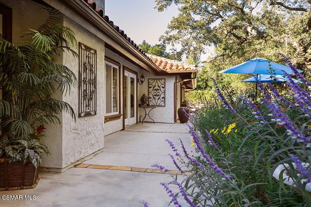 4090 Cresthaven Drive, Thousand Oaks, CA 91362