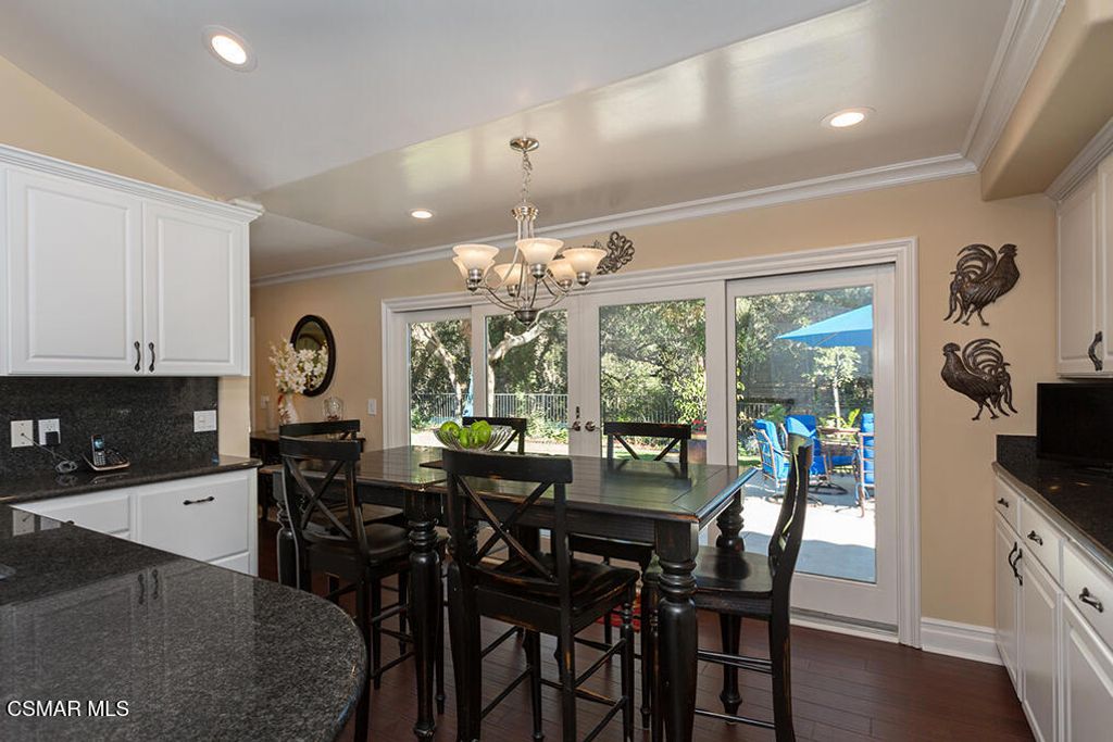 Image 22 of property listing at 4090 Cresthaven Drive, Thousand Oaks, CA 91362