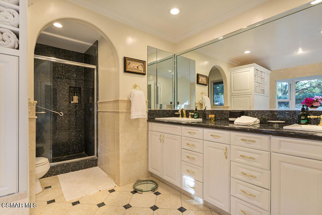 Image 28 of property listing at 4090 Cresthaven Drive, Thousand Oaks, CA 91362