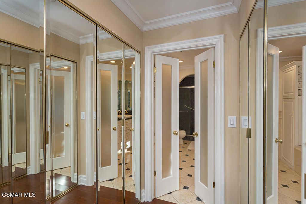 Image 31 of property listing at 4090 Cresthaven Drive, Thousand Oaks, CA 91362