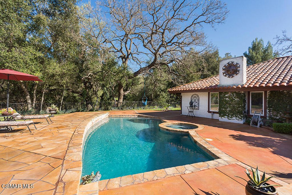 Image 40 of property listing at 4090 Cresthaven Drive, Thousand Oaks, CA 91362